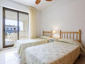 2 bedrooms, iron/ironing board, WiFi