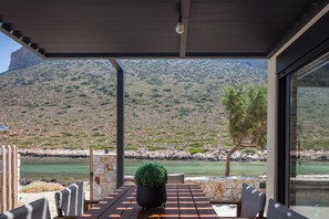 تناول الطعام بالخارج