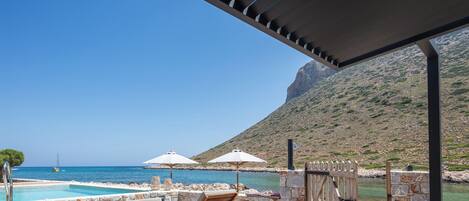 Lämmitetty uima-allas