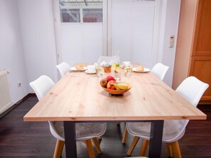 تناول الطعام