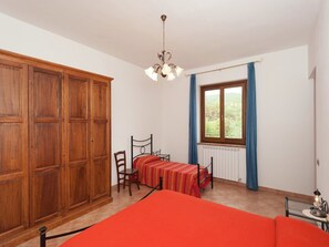 1 bedroom, WiFi - Farmhouse near Lake Trasimeno with Pool (Passignano sul Trasimeno)