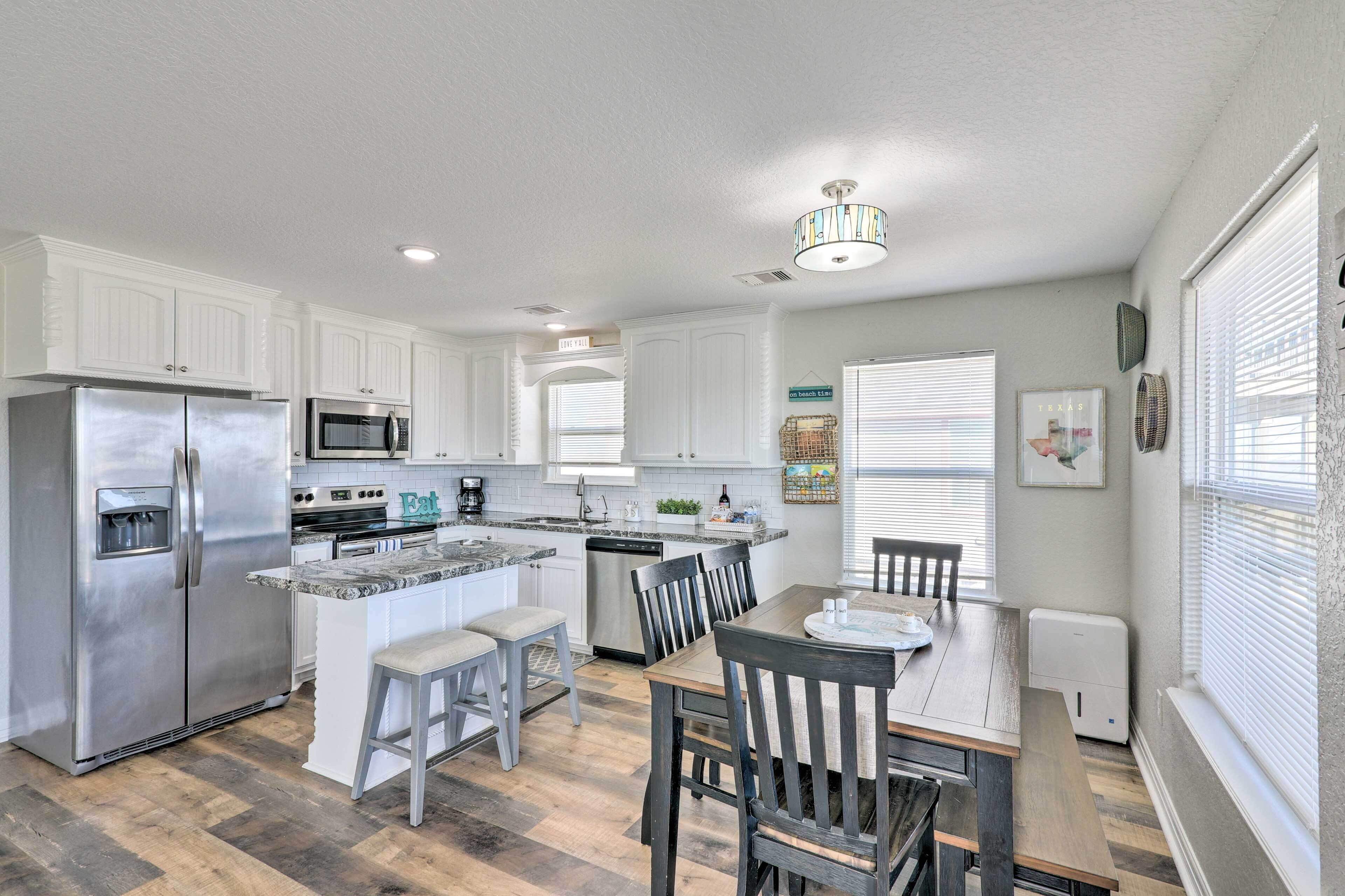 Sun-Soaked Texas Getaway w/ Multiple Decks!