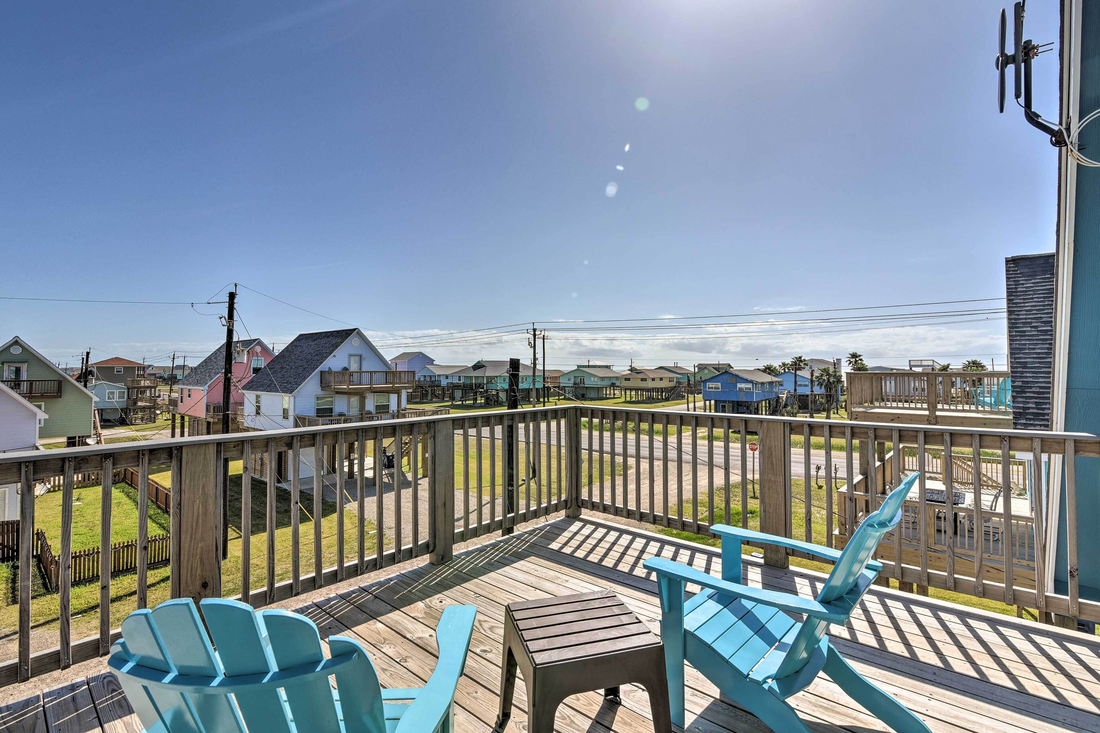 Sun-Soaked Texas Getaway w/ Multiple Decks!