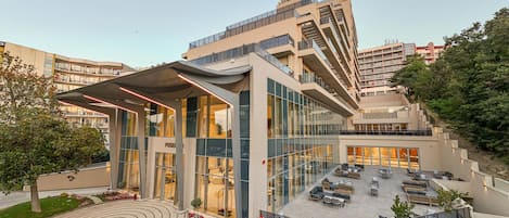 Vista frontal de la propiedad