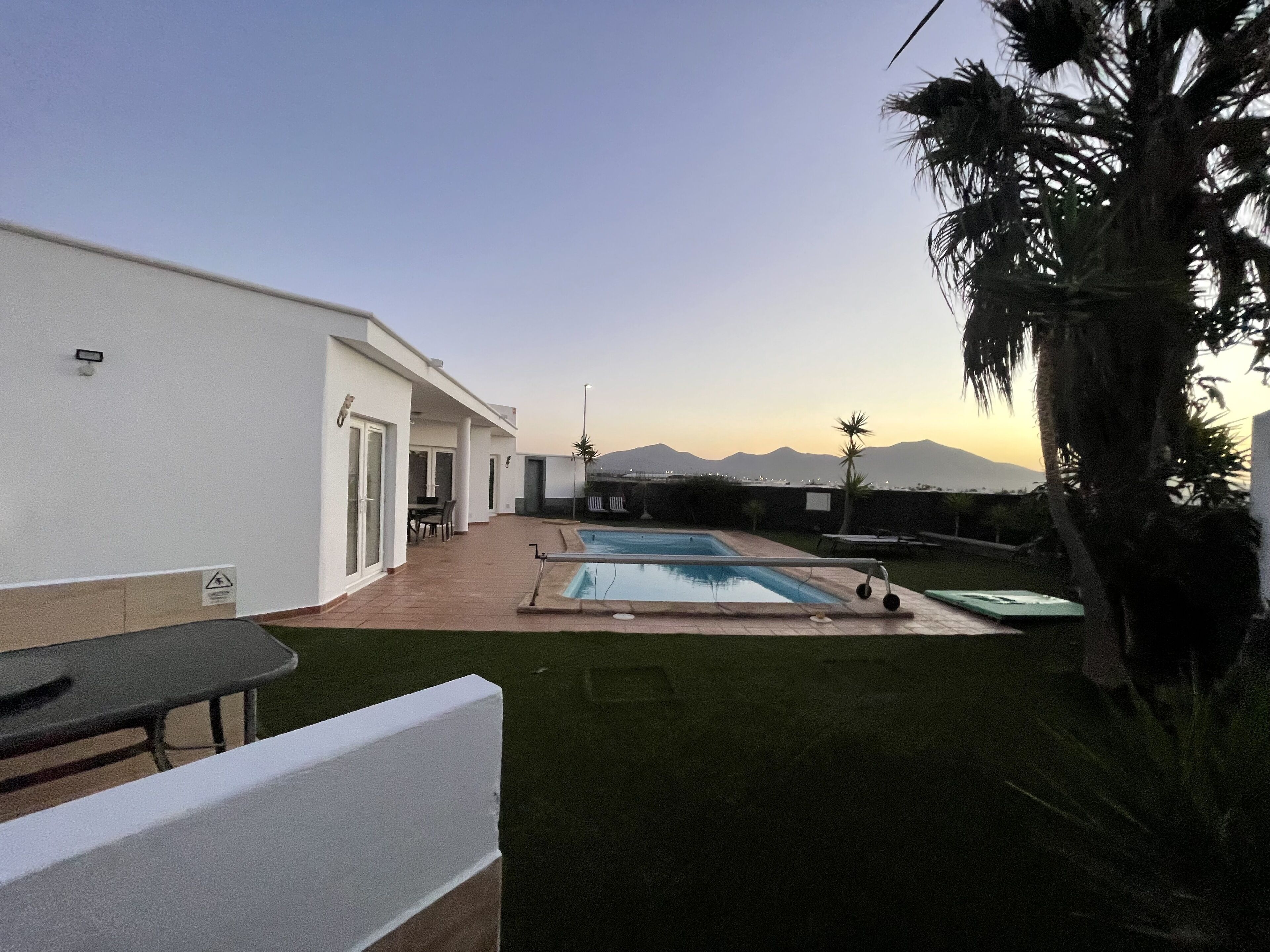 Alberca al aire libre y alberca climatizada