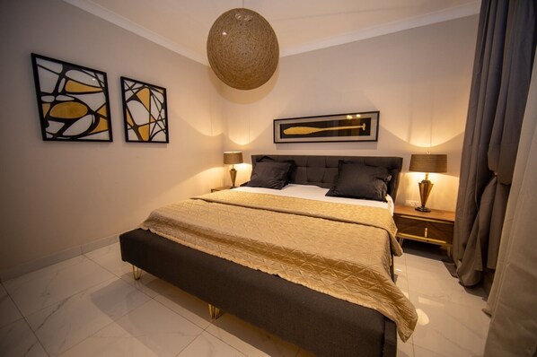 5 bedrooms, iron/ironing board, free WiFi, bed sheets