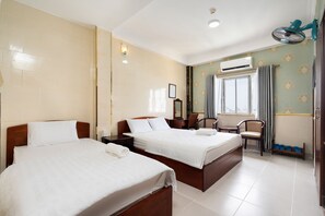 Superior-Dreibettzimmer | Schreibtisch, kostenloses WLAN, Bettwäsche