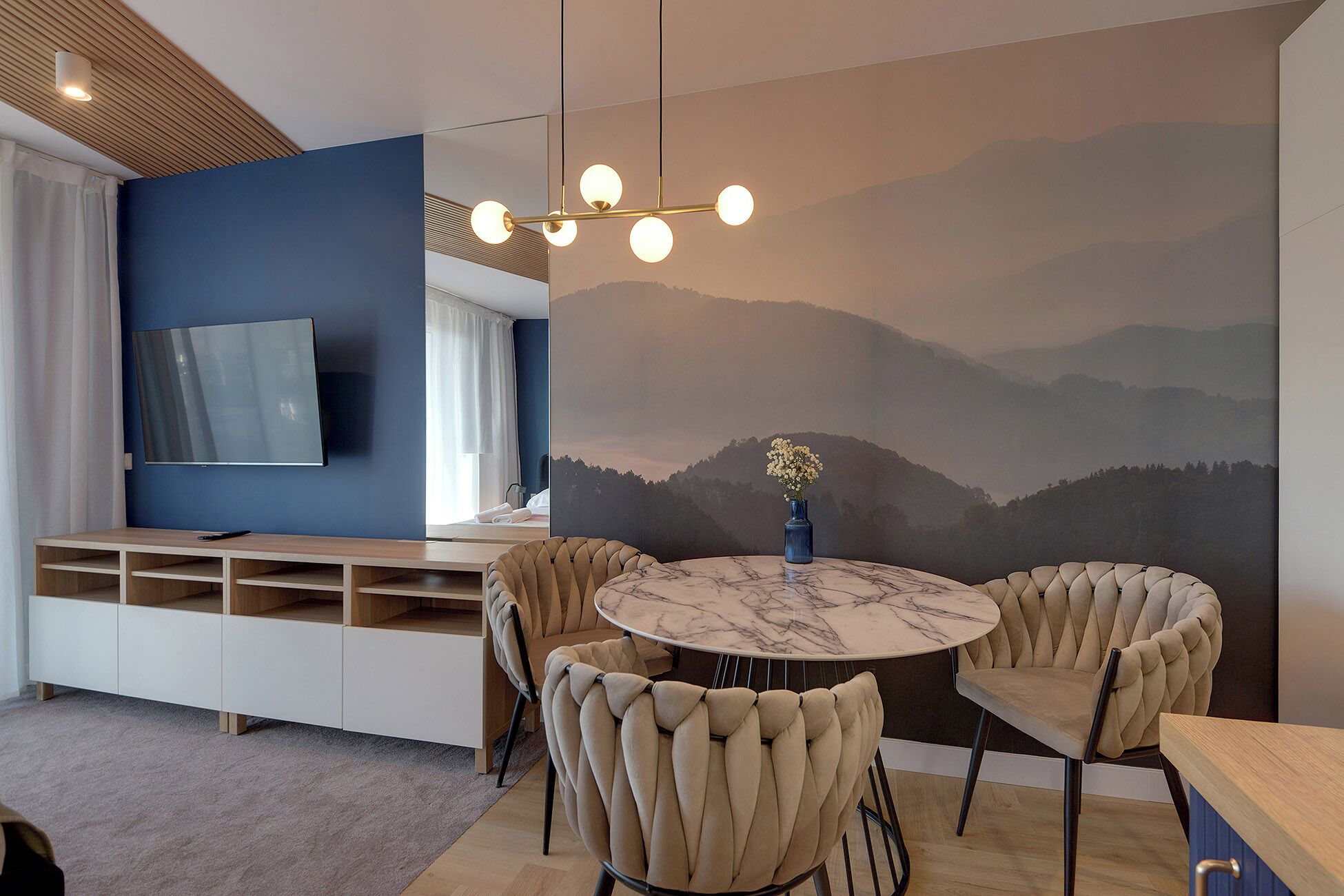 Studio | In-room dining