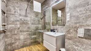 Comfort Apartment | Bathroom | Hair dryer, towels, soap, shampoo - RentPlanet - IzerSKI Resort (Swieradow-Zdroj)