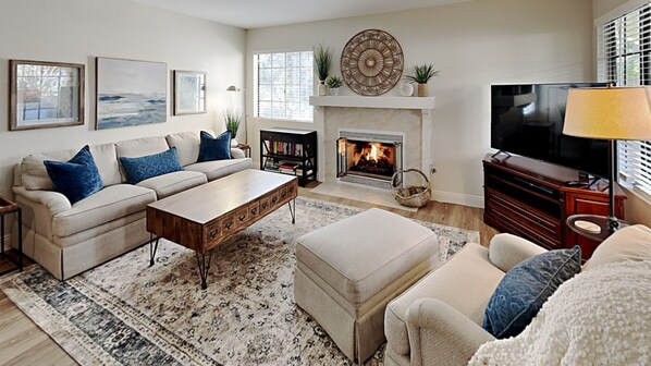 Smart TV, fireplace