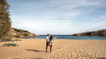 Beach nearby, 3 beach bars