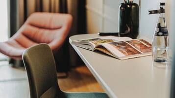 Classic Double Room | Hypo-allergenic bedding, in-room safe, desk, laptop workspace