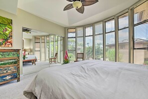 3 bedrooms, iron/ironing board, travel crib, internet - Bright & Airy Lahaina Condo - Walk to Beach! (Lahaina)