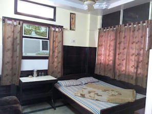 Free WiFi, bed sheets