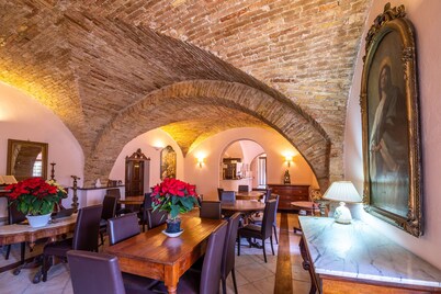 HOTEL TREVI