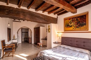 Luxury Double Room | Frette Italian sheets, premium bedding, desk, laptop workspace - HOTEL TREVI (Trevi)