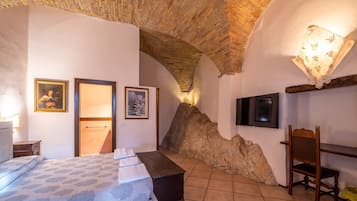 Doppia Luxury | Lenzuola Frette, biancheria da letto di alta qualità, una scrivania