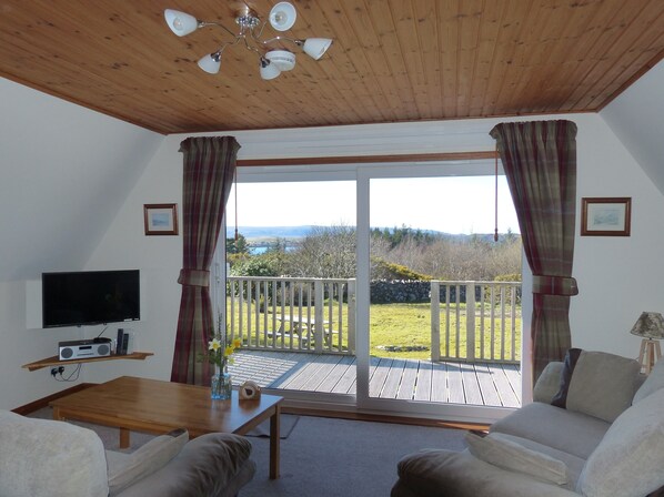 TV, DVD player, books, stereo - Lodge 5 - No Pets - Aultbea Lodges - Private with Woodland and loch views (Achnasheen)