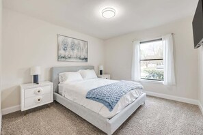 3 bedrooms, iron/ironing board, travel crib, WiFi - New Home close to Grapevine, lake and DFW Airport (Flower Mound)