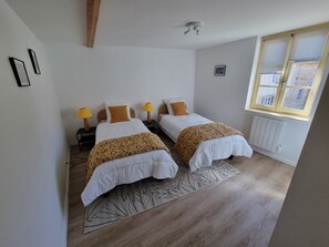 3 bedrooms, iron/ironing board, free WiFi