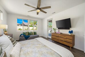 6 bedrooms, desk, iron/ironing board, travel cot