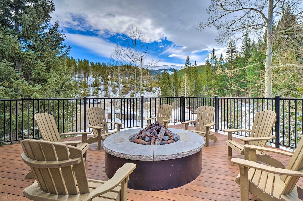 Chic Winter Park Studio w/ Community Hot Tub