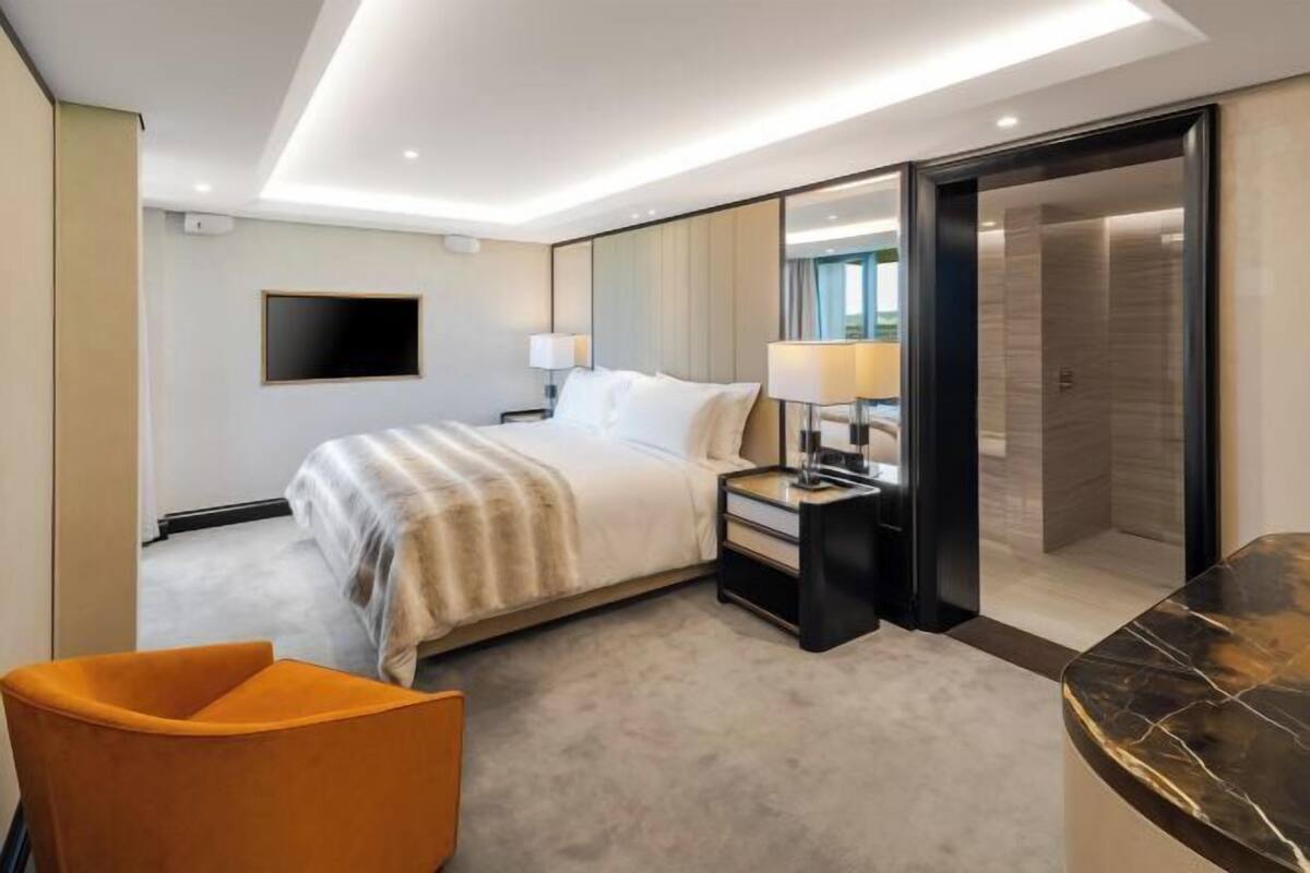 Premium bedding, pillow-top beds, in-room safe, laptop workspace