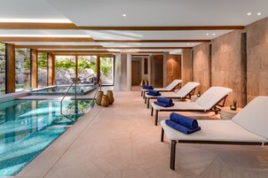 Salas para tratamentos a dois, sauna seca, banheira de hidromassagem