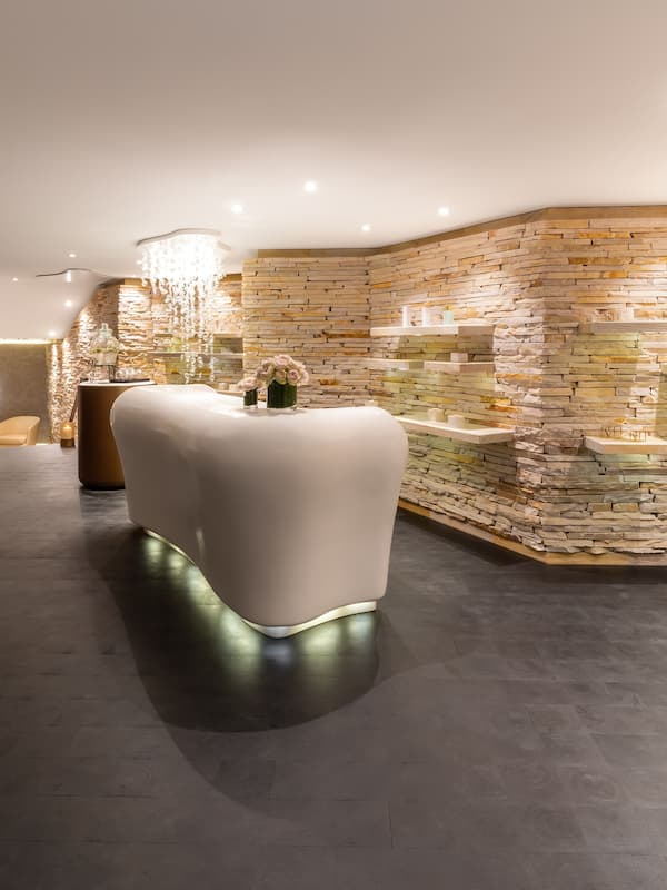 Couples treatment rooms, sauna, hot tub, steam room, body treatments