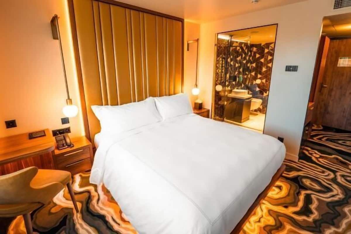 1 bedroom, premium bedding, pillowtop beds, in-room safe