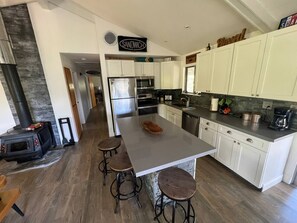 Fridge, microwave, oven, stovetop - Special $ Now - Awesome Lake Views - Single Floor - Shasta Lakeshore Retreat #5 (Lakehead)