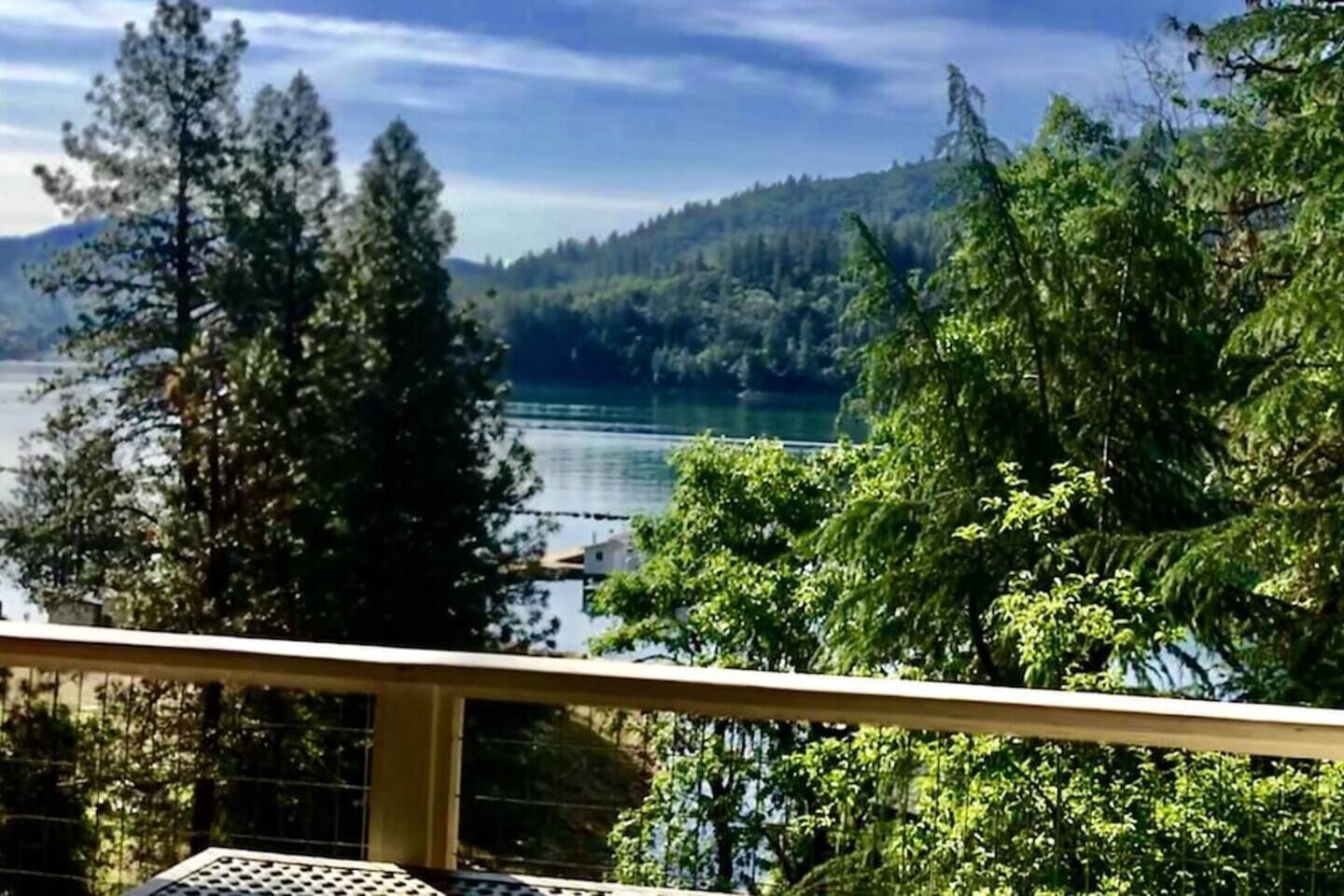 Lakeview, Single Floor, Covered Deck, Pet Friendly - Shasta Lakeshore Retreat #5