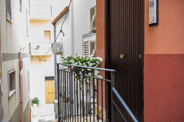 Property grounds - Studio apartment located in the heart of Castellammare del Golfo, just minutes from the sea (Castellammare del Golfo)