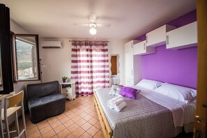 WiFi, bed sheets - Studio apartment located in the heart of Castellammare del Golfo, just minutes from the sea (Castellammare del Golfo)