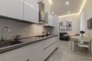 Refrigerador, microondas, horno, lavavajillas