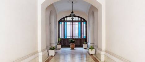 المنشأة من الداخل