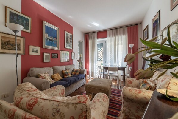 TV - GuestHost - Cipro Apartment with balconies! (Roma)
