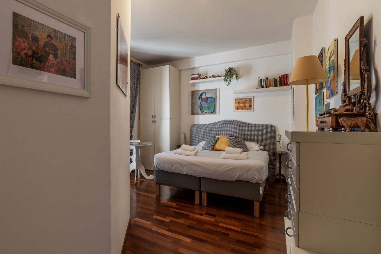 2 bedrooms, iron/ironing board, WiFi