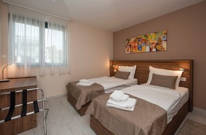 2 bedrooms, iron/ironing board, WiFi, bed sheets