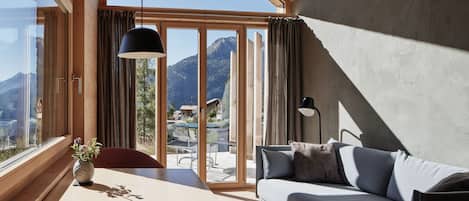 Maison Signature, vue sur la montagne, cÎté piste de ski | Aire de séjour | Planchers chauffants