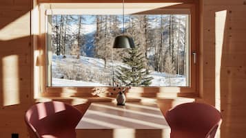 Signature House, Mountain View, Slope side | Individually decorated, individually furnished, soundproofing, free WiFi