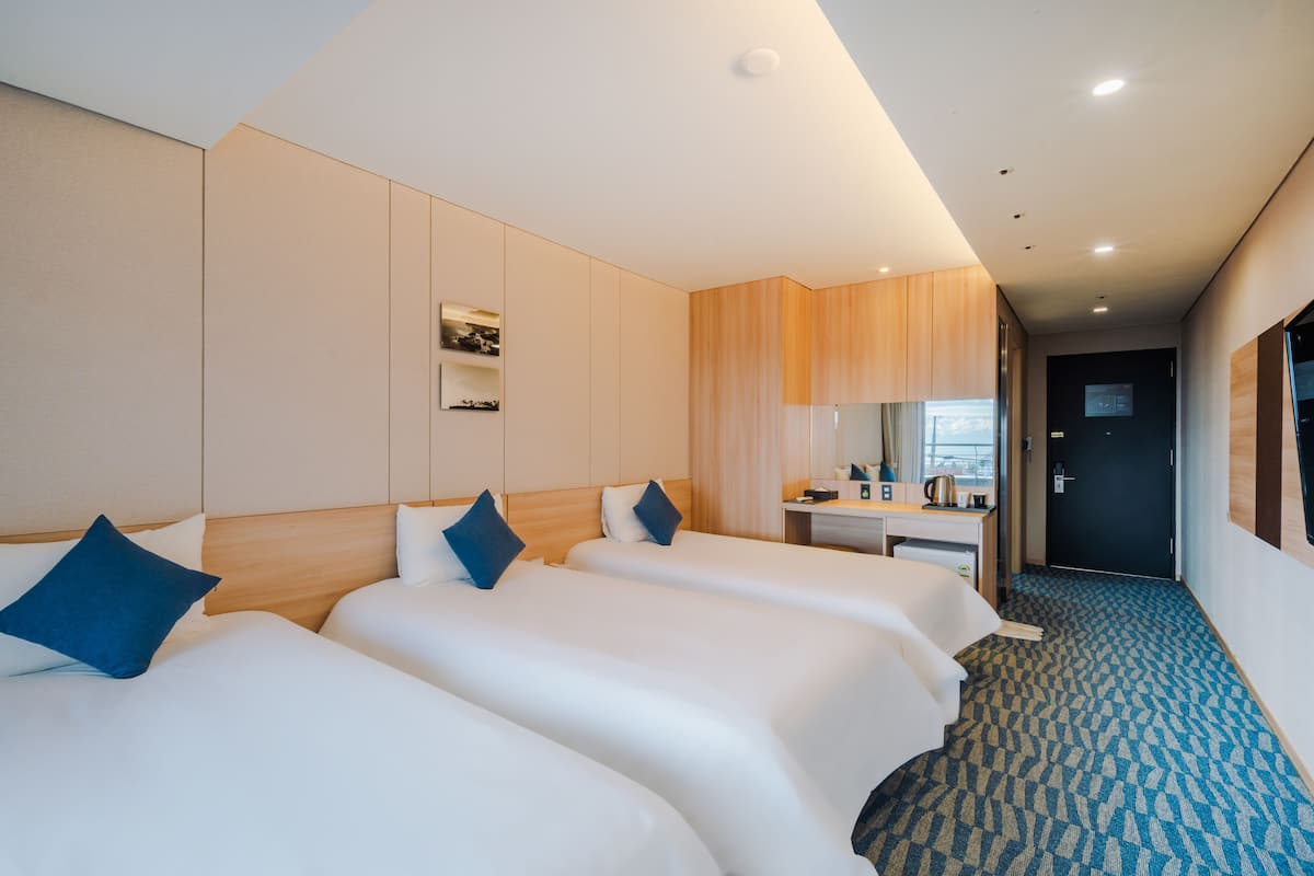 Free cots/infant beds, free WiFi, bed sheets