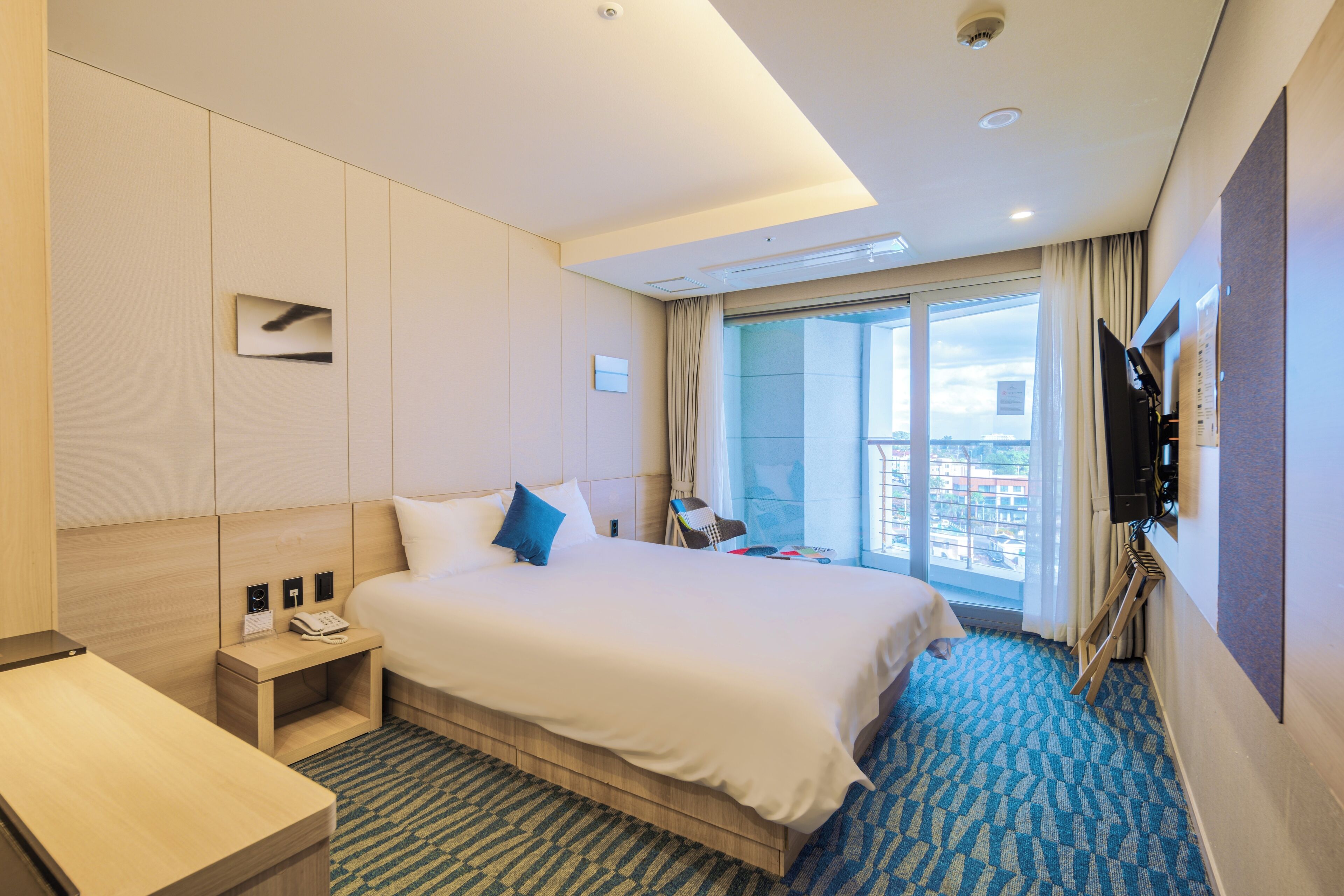 Cunas gratuitas, wifi gratis, ropa de cama