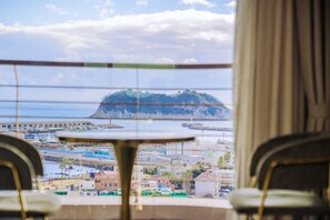 Cunas gratuitas, wifi gratis, ropa de cama