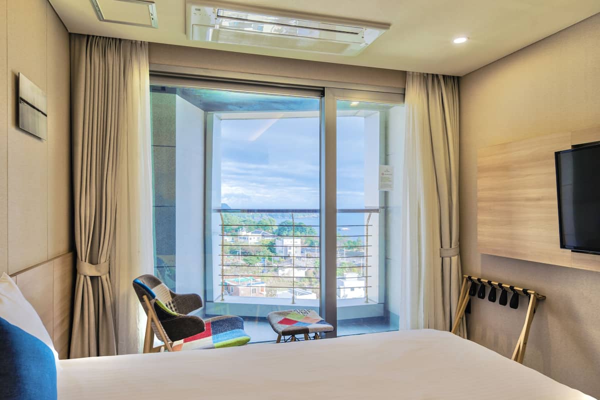 Free cots/infant beds, free WiFi, bed sheets