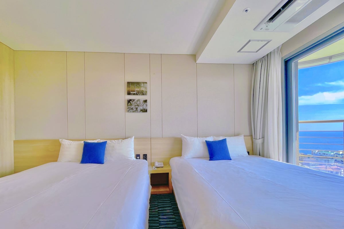 Free cots/infant beds, free WiFi, bed sheets