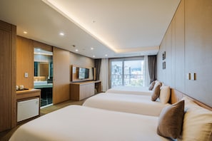Quarto triplo família, 1 quarto | Berços grátis, Wi-Fi de cortesia, roupa de cama