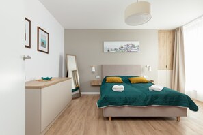 2 bedrooms, desk, iron/ironing board, WiFi