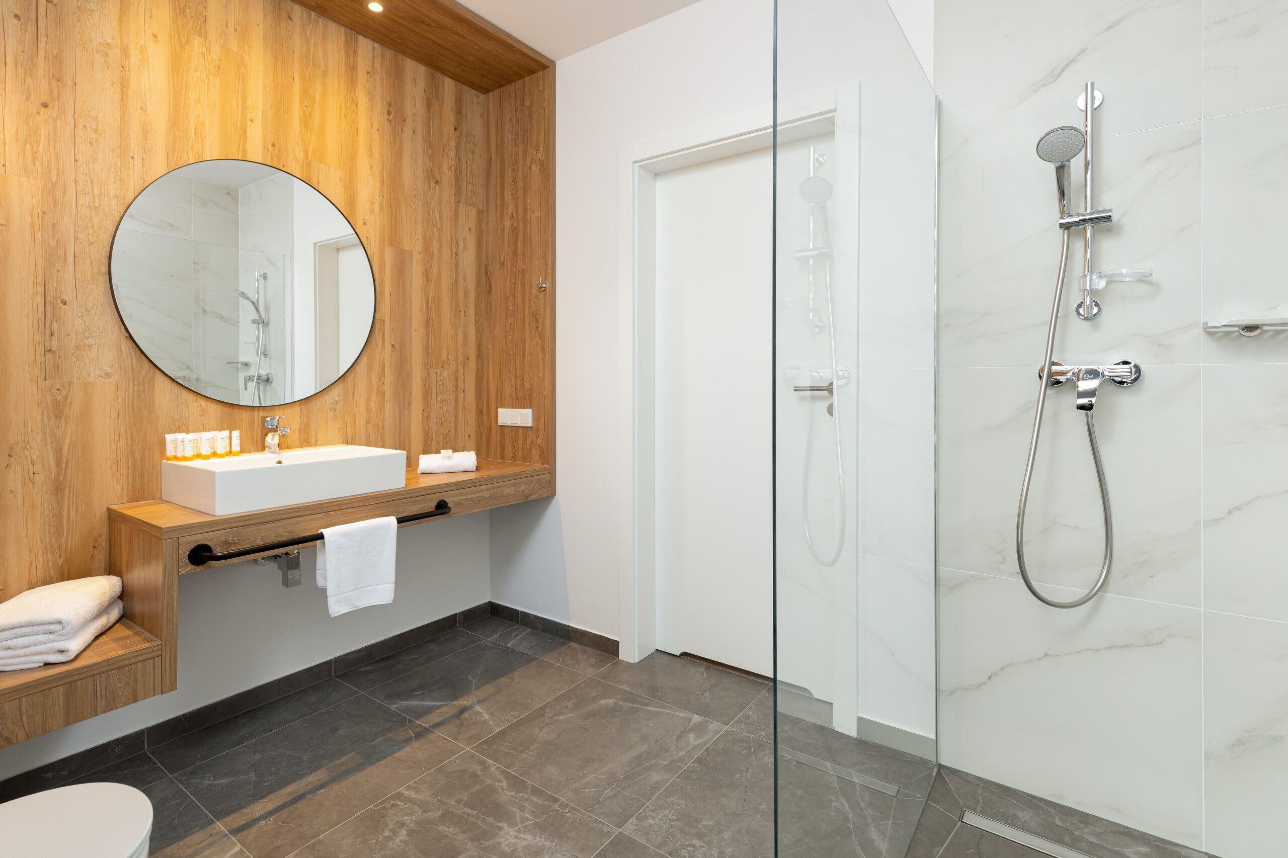Shower, hair dryer, towels, shampoo
