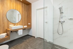 Shower, hair dryer, towels, shampoo